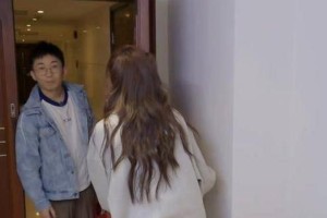 杨迪做客宋妍霏家遭榨菜招待，双标待客引争议