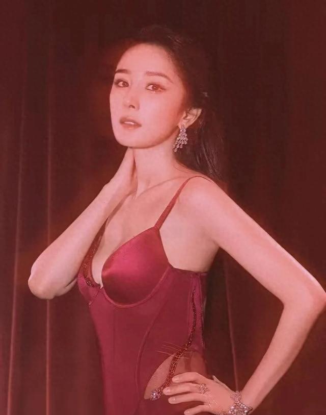 杨幂维多利亚的秘密代言照