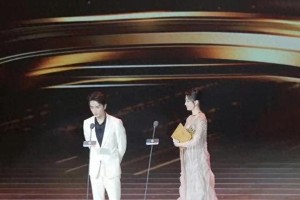 刘亦菲陈晓颁奖礼互动引爆全网，CP粉狂呼二搭