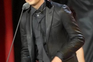 周杰伦VS林志炫《烟花易冷》演绎风格对比分析